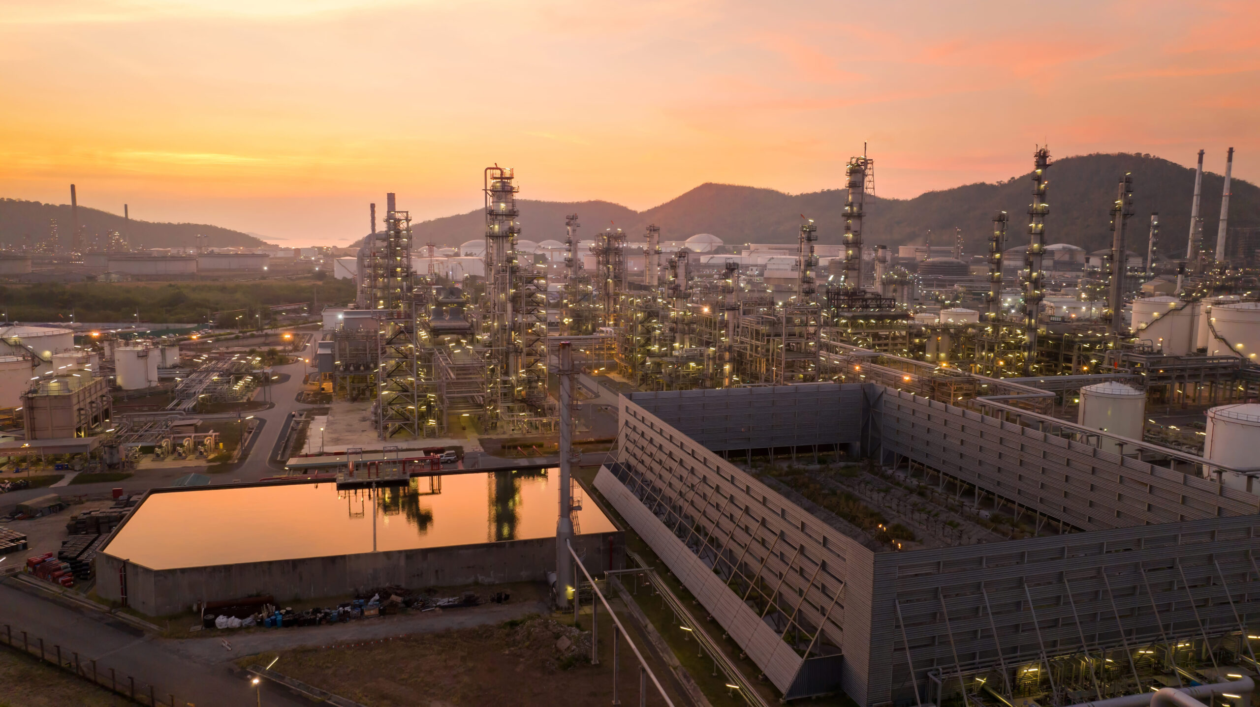 oil-refinery-pant-gas-petrochemical-chemical