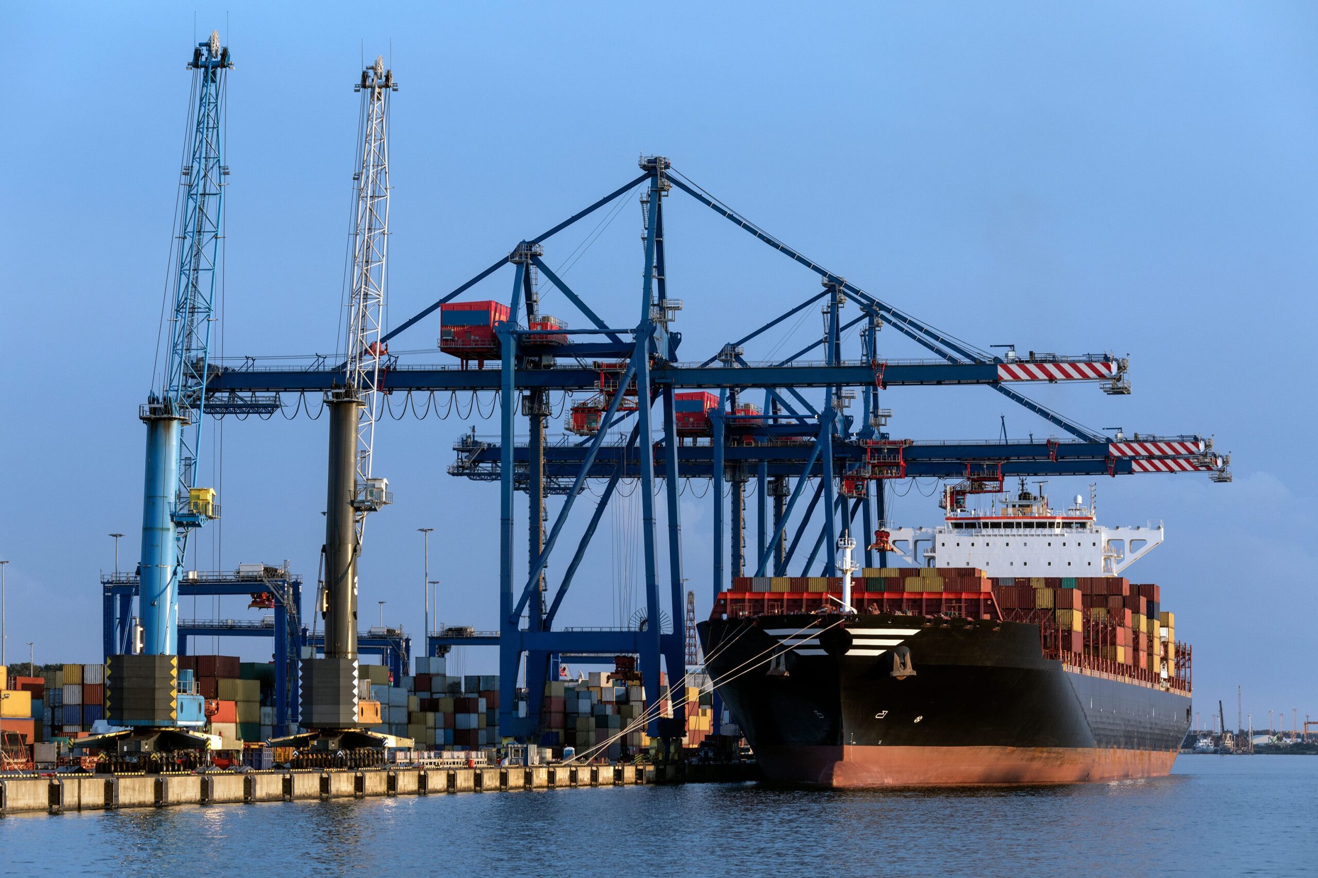 shipping-loading-unloading-2026-03-24-14-09-51-utc (1)