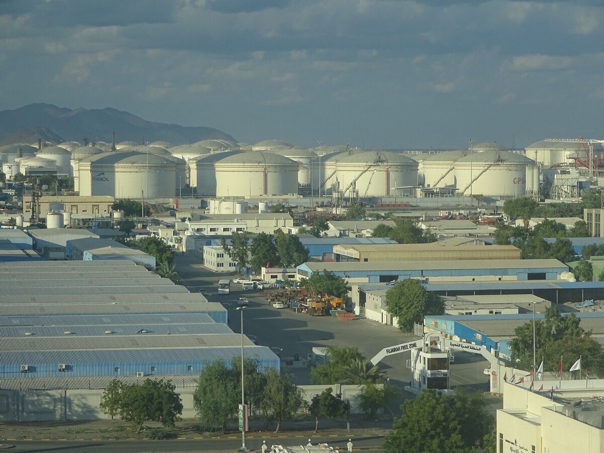 Oil_tanks,_Fujairah_Port