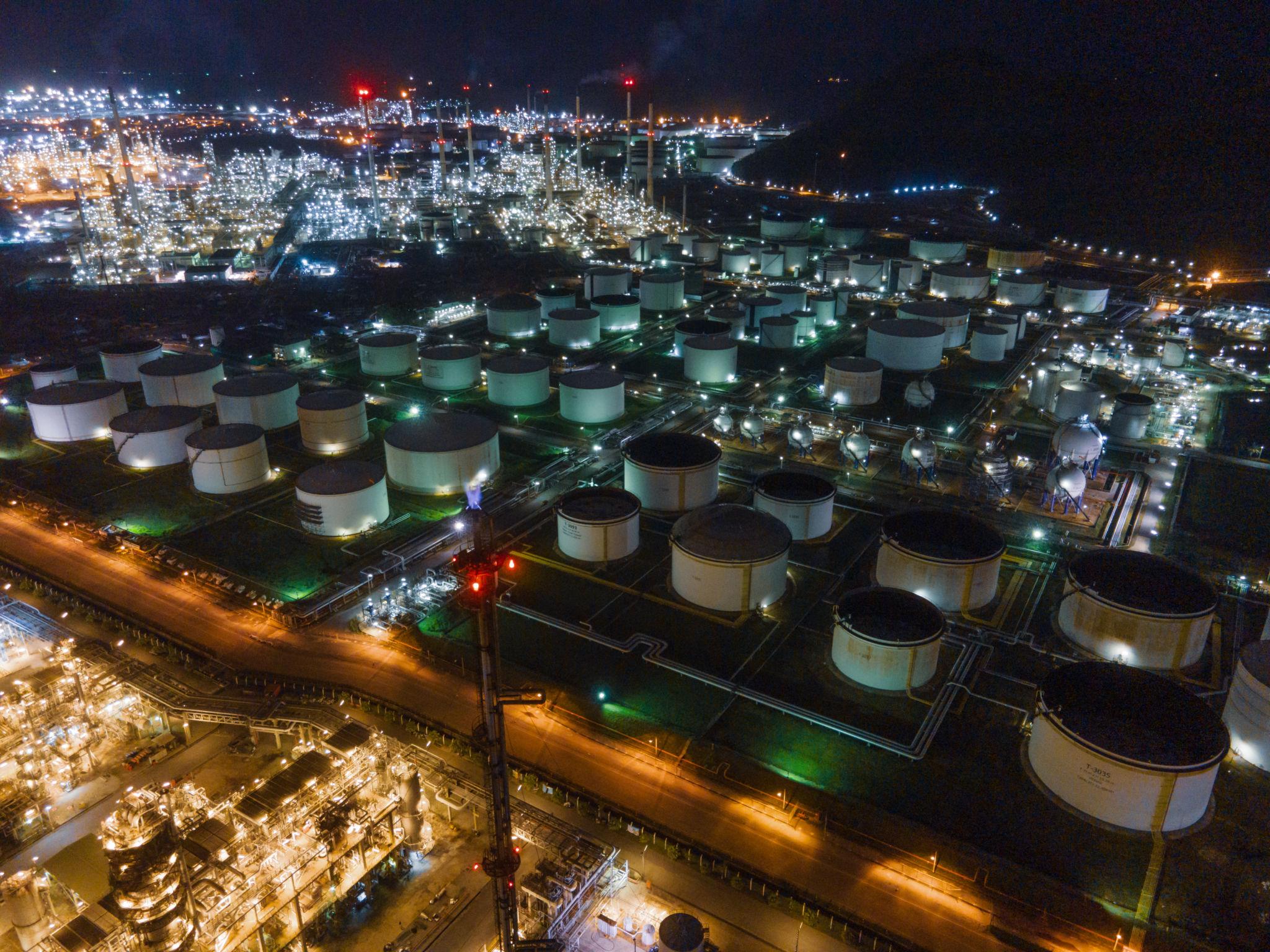 Reinery Night View